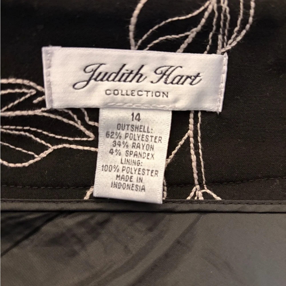 Judith Hart Black Skirt with Cream Floral Embroidery - Picture 4 of 4
